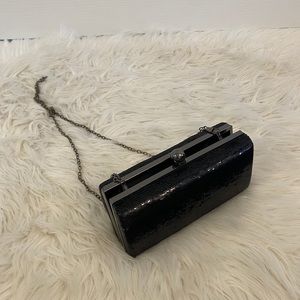 Sequence wristlet with longer chain